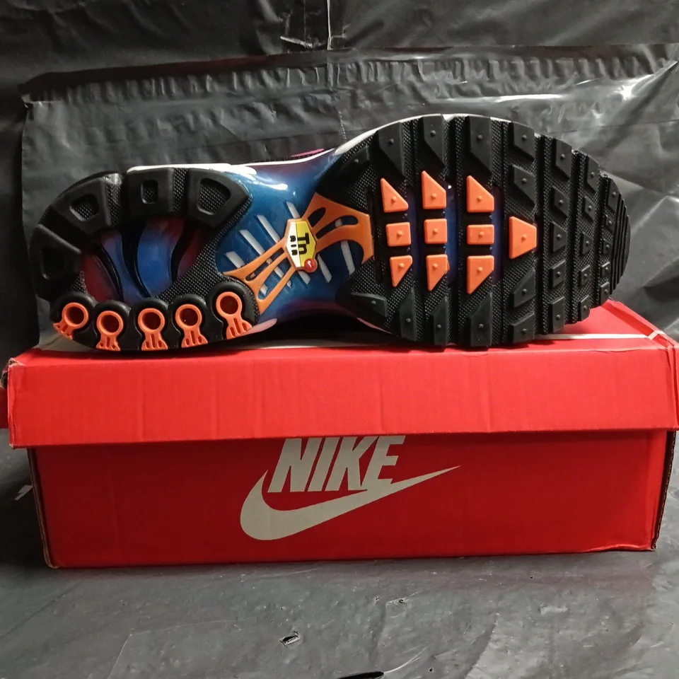 BOXED PAIR OF NIKE TN AIR MAX PLUS CULERS DEL MÓN SIZE UK 9
