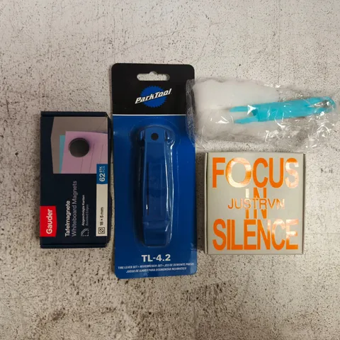 APPROXIMATELY 10 ASSORTED HOUSEHOLD ITEMS