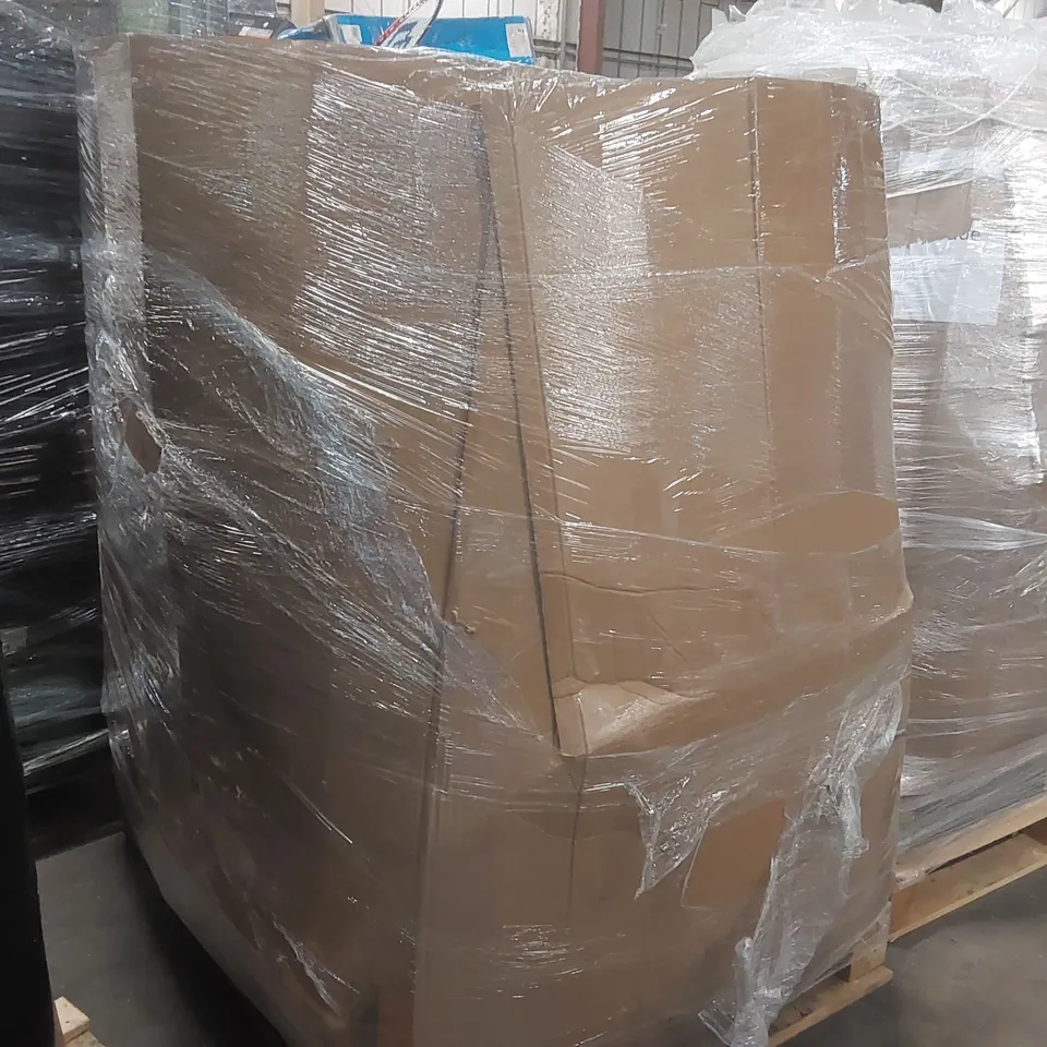 PALLET CONTAINING A VERY LARGE QUANTITY OF ASSORTED TOYS INCLUDING: DOUBLE SAND & WATER TABLE, BLUEY BUBBLE MACHINE, SOFT TOY FOOTBALLS, BADMINTON RACKET ECT