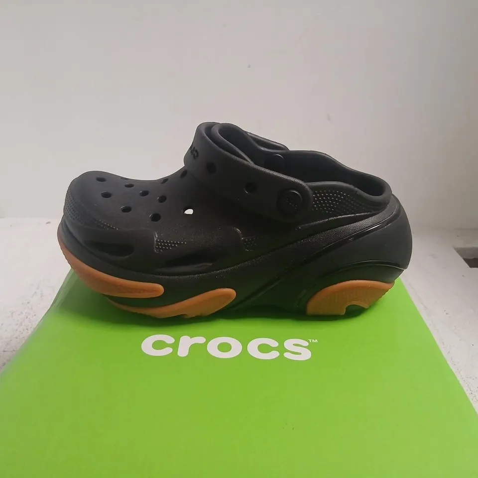 CROCS CLASSIC MEGA CRUSH CLOG – BLACK, UK 4