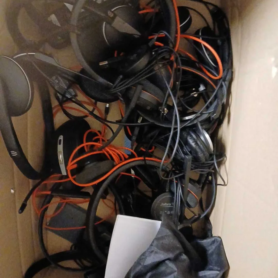 APPROXIMATELY 15 ASSORTED ELECTRICAL PRODUCTS TO INCLUDE HEADSETS & MICE