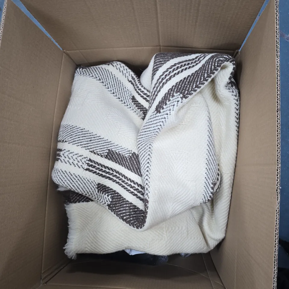 BOX OF APPROXIMATELY 12 ASSORTED ITEMS TO INCLUDE: VTECH GLOBE AND WINDOW TAPE