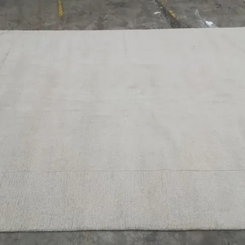 QUALITY DESIGNER AREA RUG // APPROX SIZE: 200 X 290 cm