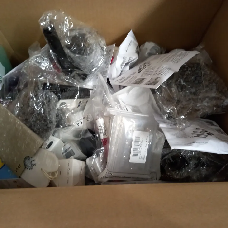 LARGE QUANTITY OF ASSORTED HOUSEHOLD ITEMS TO INCLUDE GEEFIX KIT, CRAFTING ITEMS AND SOLAR LIGHTS