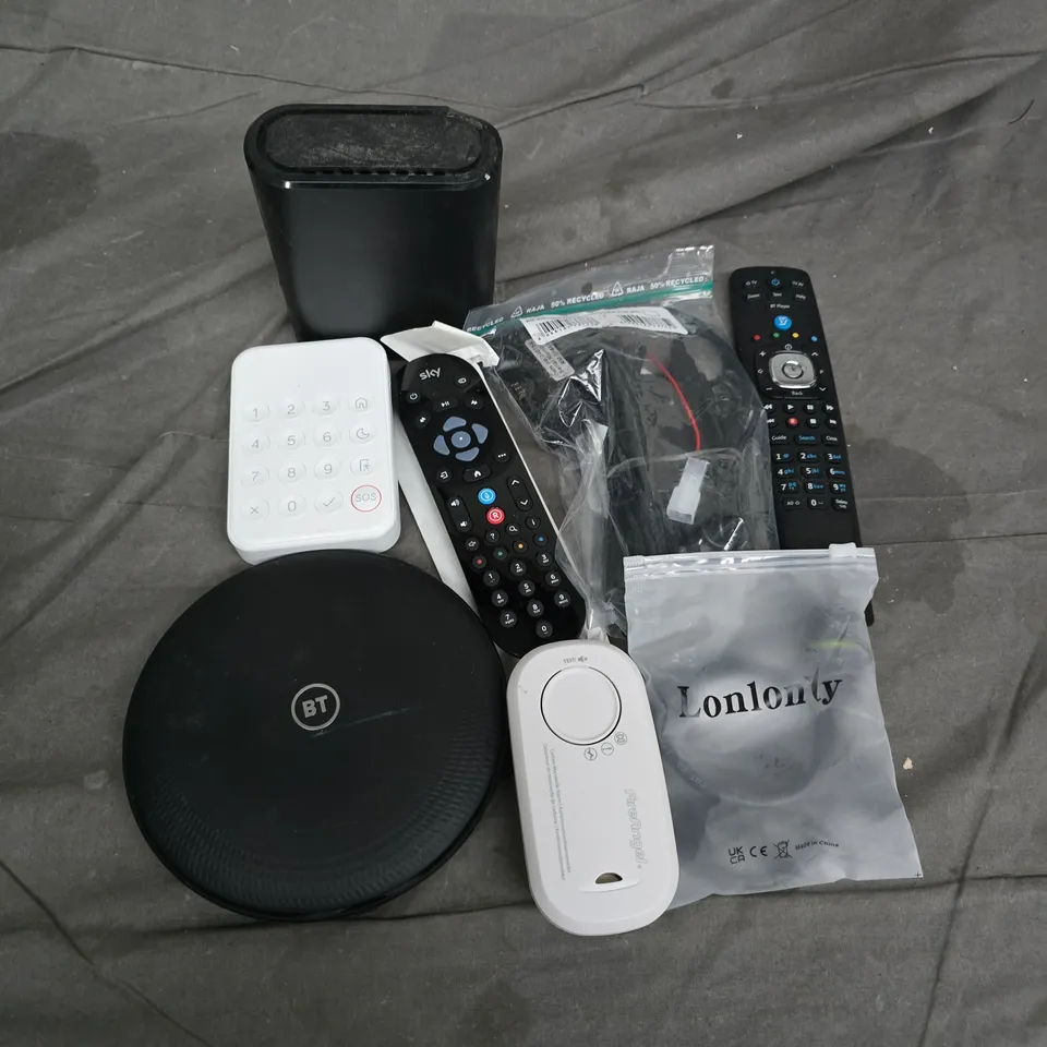APPROXIMATELY 15 ASSORTED HOUSEHOLD ITEMS TO INCLUDE HIVE KEYPAD, BT ROUTER, SKY REMOTE, ETC