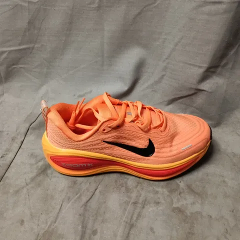 NIKE RUNNING SHOES – ORANGE/PEACH, ZOOMX MIDSOLE SIZE 4