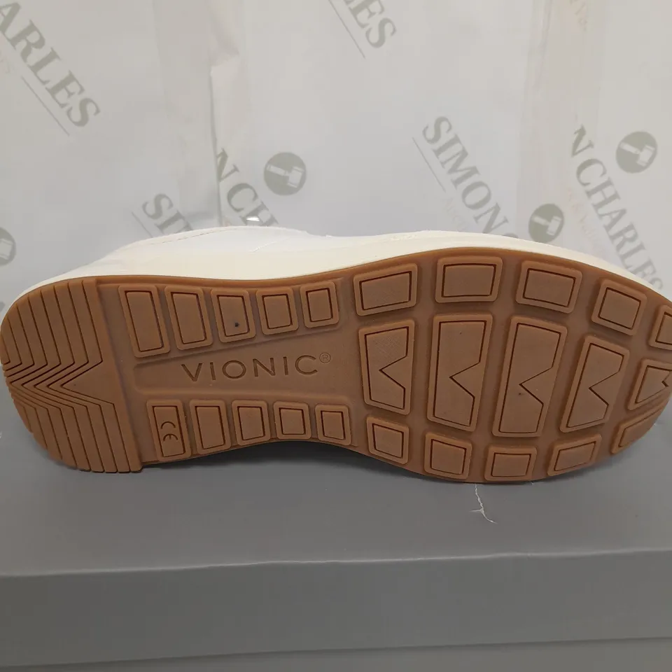 BOXED VIONIC BREILYN TRAINERS SIZE 5