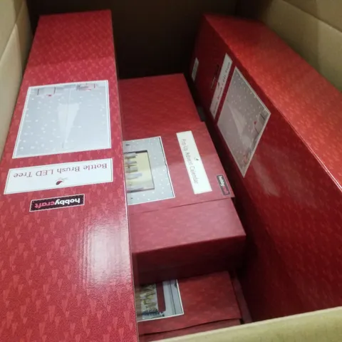 PALLET CONTAINING ASSORTED CHRISTMAS PRODUCTS & DECORATIONS INCLUDING POP UP ADVENT CALENDAR & BOTTLE BRUSH LED TREES