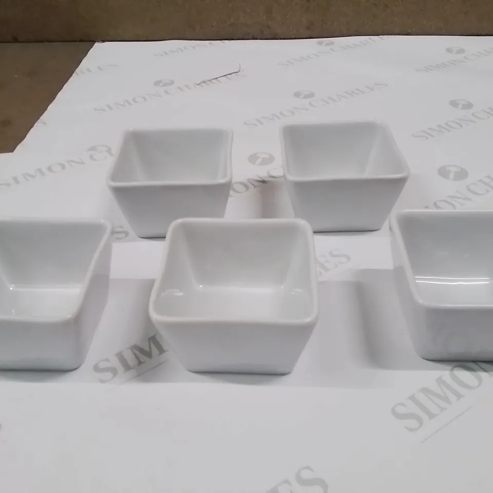 BOX CONTAINING 5 PORCELAIN SIDE BOWLS