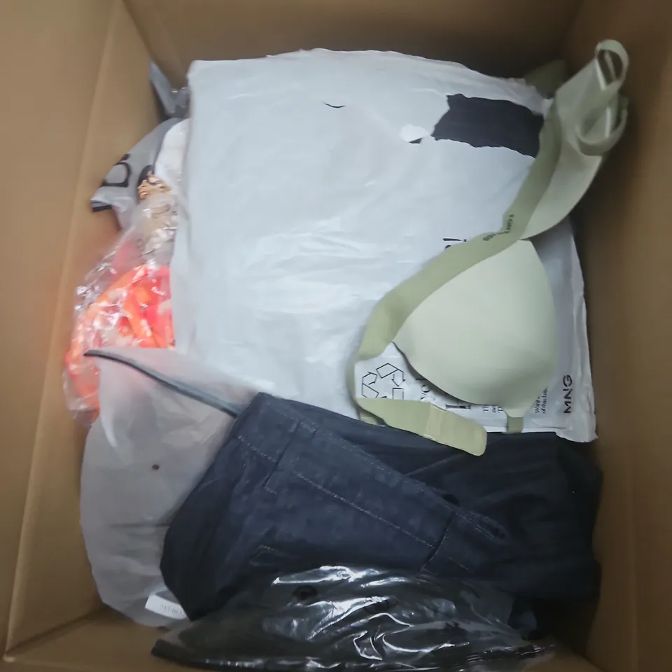 LARGE BOX OF APPROXIMATELY 25 ASSORTED CLOTHING ITEMS IN VARIOUS COLOURS, STYLES AND SIZES - COLLECTION ONLY