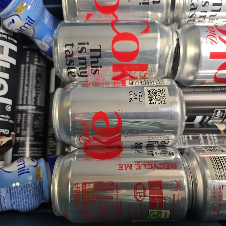 APPROXIMATELY 15 ASSORTED FOOD & DRINK ITEMS TO INCLUDE - HUEL CHOCOLATE , DIET COKE , FUDGE KITCHEN BEST GRANDAD