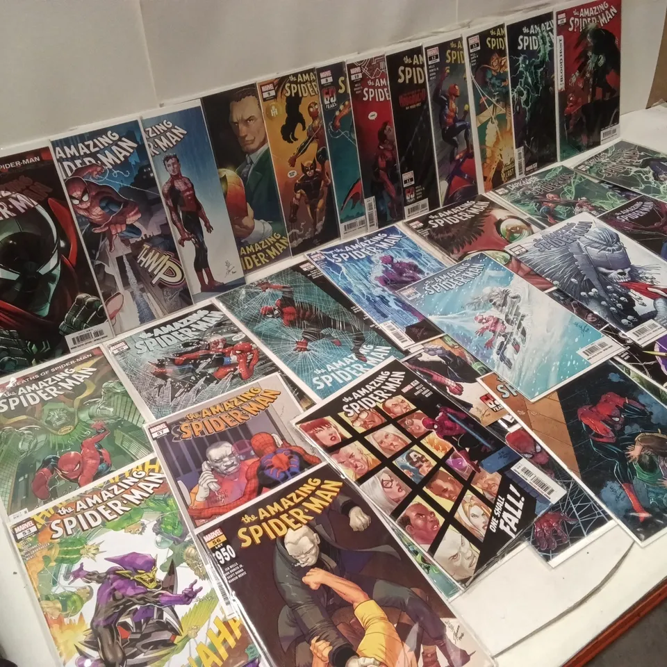 APPROXIMATELY 45 X ASSORTED SPIDERMAN COMIC BOOKS