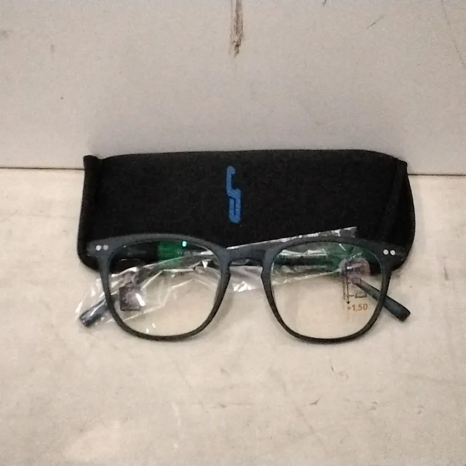 BOX CONTAINING JONATHAN PAUL PHOTOCHROMIC PROGRESSIVE READERS , NAVY ,  STRENGTH 1.50 , 20PCS
