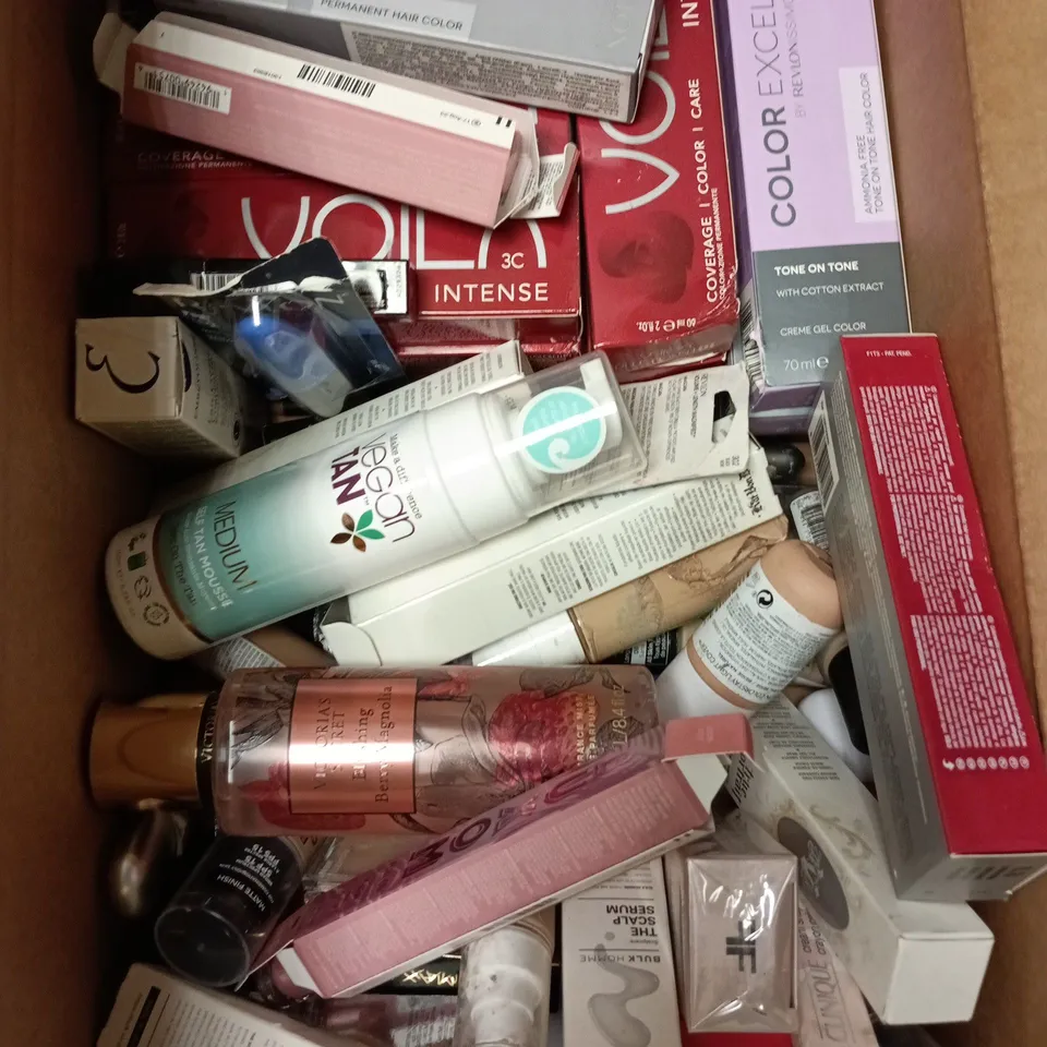 APPROXIMATELY 30 ASSORTED HEALTH & BEAUTY PRODUCTS TO INCLUDE BODY MIST, GEL COLOUR, TAN MOUSSE ETC 
