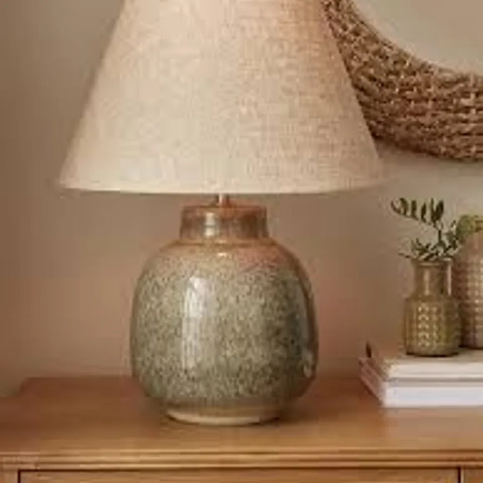 CERAMIC OMBRE TABLE LAMP WITH TAPERED SHADE