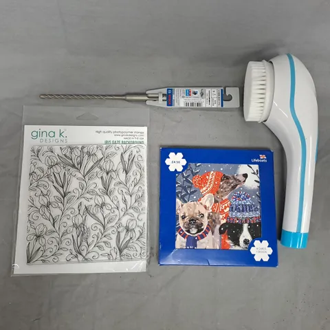 APPROXIMATELY 10 ASSORTED HOUSEHOLD ITEMS TO INCLUDE GINA K PHOTOPOLYMER STAMPS, ETC