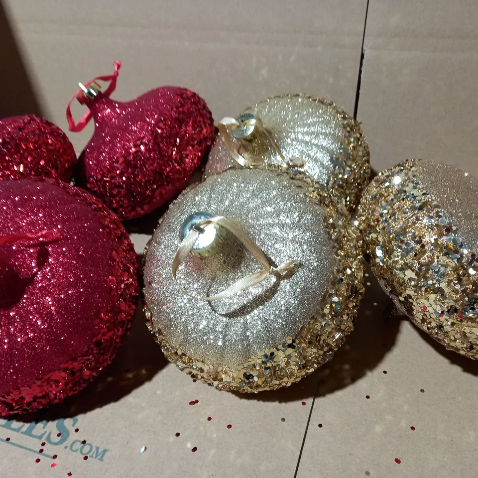ALISON CORK SET OF LARGE GLITTER ELLIPSE BAUBLES RED AND GOLD