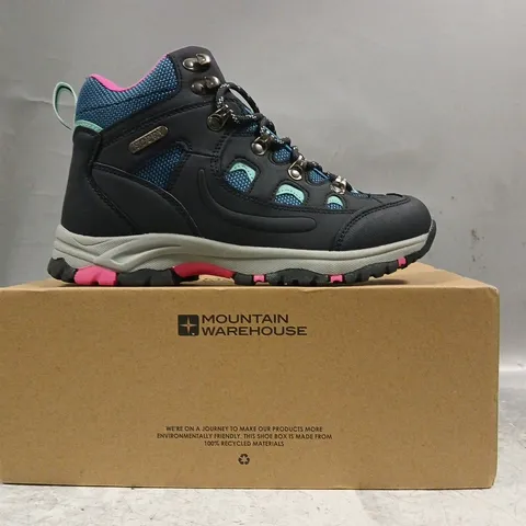 BOXED PAIR OF MOUNTAIN WAREHOUSE ADVENTURER KID'S WATERPROOF BOOTS IN NAVY SIZE UK 5