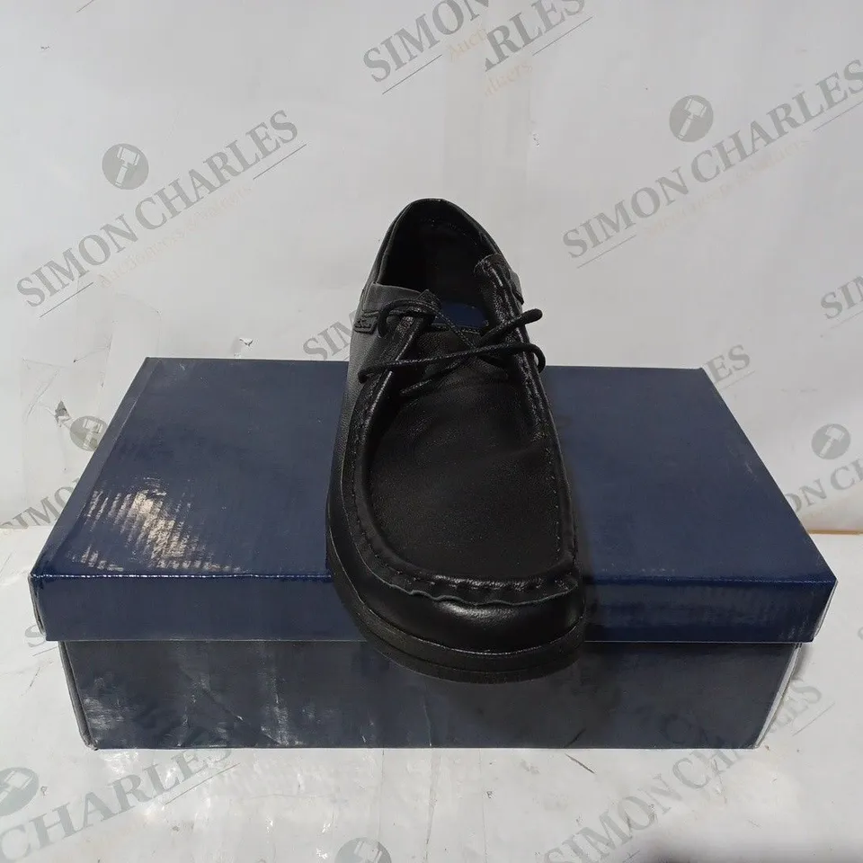 BOXED BEN SHERMAN QUD WALLABEE SHOE - SIZE 9