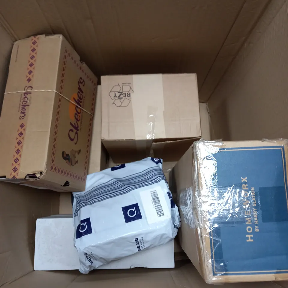 APPROXIMATELY 10 ASSORTED HOUSEHOLD ITEMS TO INCLUDE SHOES, GARDENING TOOLS AND HAIR CARE