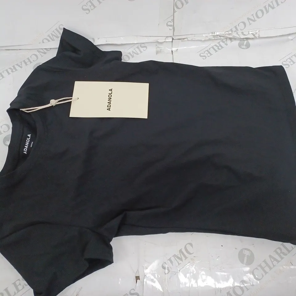ADANOLA BLACK SHORT SLEEVE LONGLINE TOP- MEDIUM