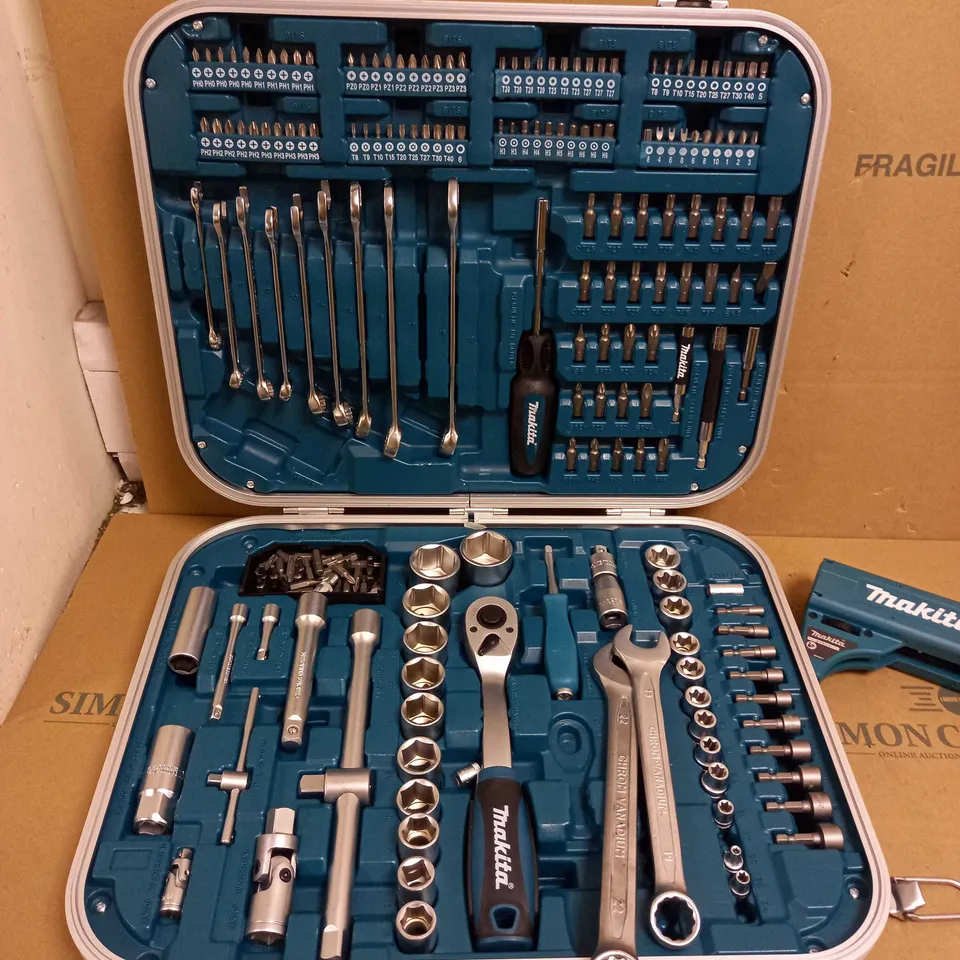 MAKITA SOCKET SET AND DRYWALL SCREWDRIVER