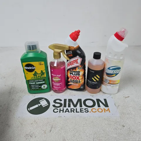 APPROXIMATELY 12 ASSORTED HOUSEHOLD LIQUID PRODUCTS TO INCLUDE MIRACLE GRO FAST GREEN, HARPIC POWER PLUS, FABULOSA MULTI-PURPOSE CLEANER, ETC - COLLECTION ONLY