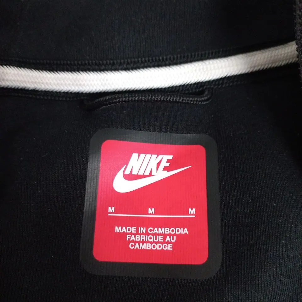 NIKE BLACK ZIP-FRONT HOODIE/JACKET – SIZE M (MEN) – MADE IN CAMBODIA
