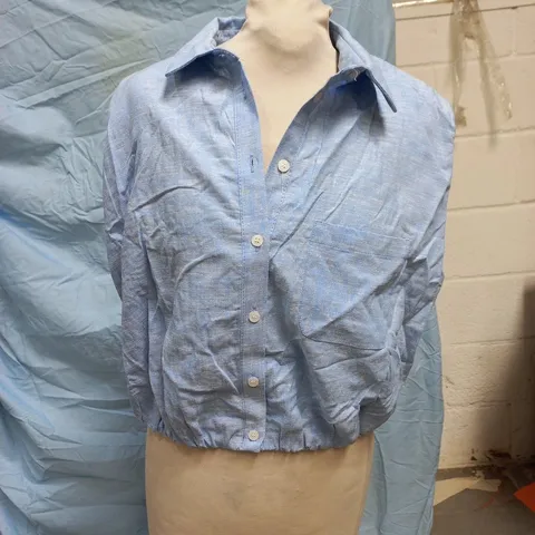 ZARA LIGHT BLUE CROPPED BUTTON-FRONT SLEEVELESS SHIRT WITH ELASTIC HEM SIZE MEDIUM