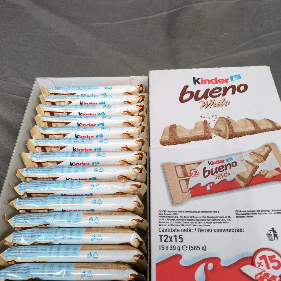 BOX OF APPROXIMATELY 15 BARS OF KINDER BUENO WHITE CHOCOLATE BARS