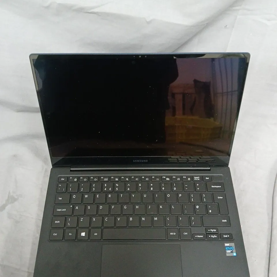 SAMSUNG LAPTOP – BLUE LID, INTEL EVO