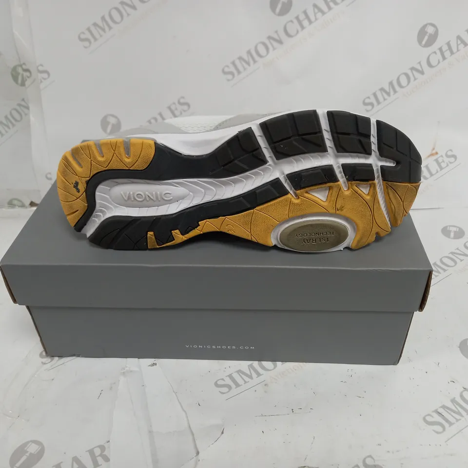 BOXED VIONIC DRIFT TRAINER IN WHITE SIZE 6.5