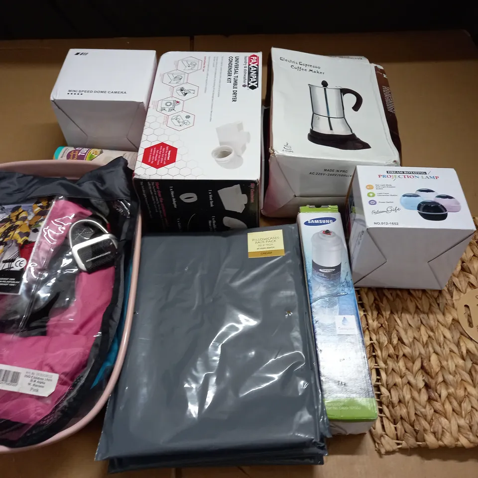 LARGE QUANTITY OF ASSORTED HOUSEHOLD ITEMS TO INCLUDE MINI SPEED DOME CAMERA, KIDS LIFE JACKET AND SAMSUNG WATER FILTER