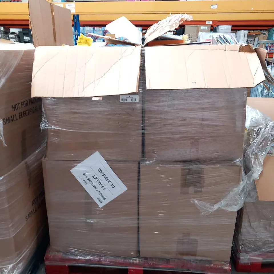 LARGE PALLET OF ASORTED CHILDREN'S BOOKS AND ACCESSORIES TO INCLUDE; BUSY BOOKS, ANNUALS AND CRAFT SETS