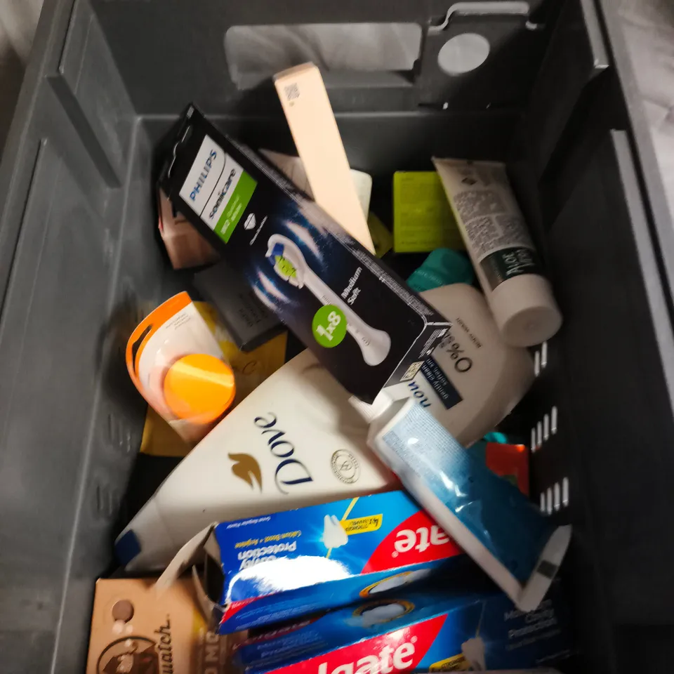 APPROXIMATELY 20 HEALTH AND BEAUTY PRODUCTS TO INCLUDE - DOVE BODY WASH - FEMFRESH WIPES AND AKT DEODORANT BALM