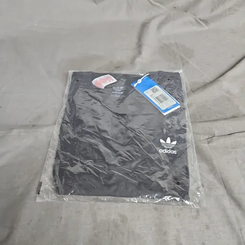 BAGGED ADIDAS TEE IN BLACK SIZE 15/16YRS