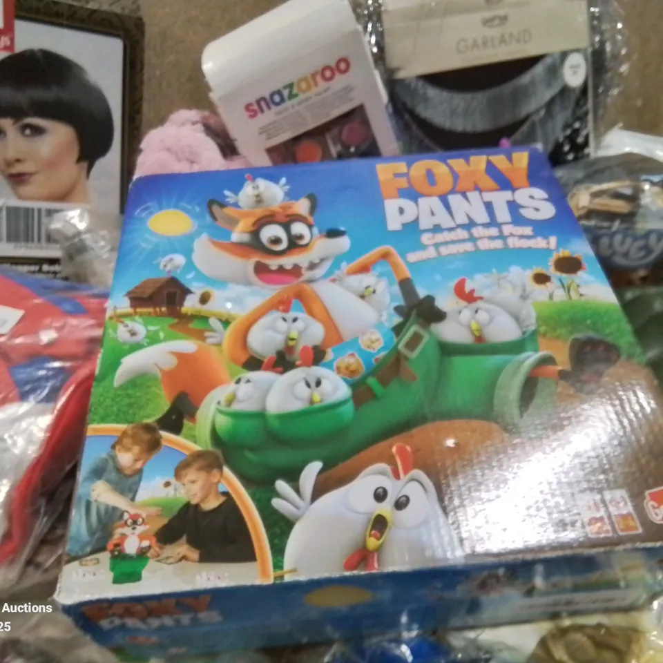 BOX CONTAINING APPROXIMATELY 10 TOYS TO INCLUDE: HULK FIST, THOR HAMMER, FOXY PANTS GAM3, WIG, FACEPAINTS ETC.