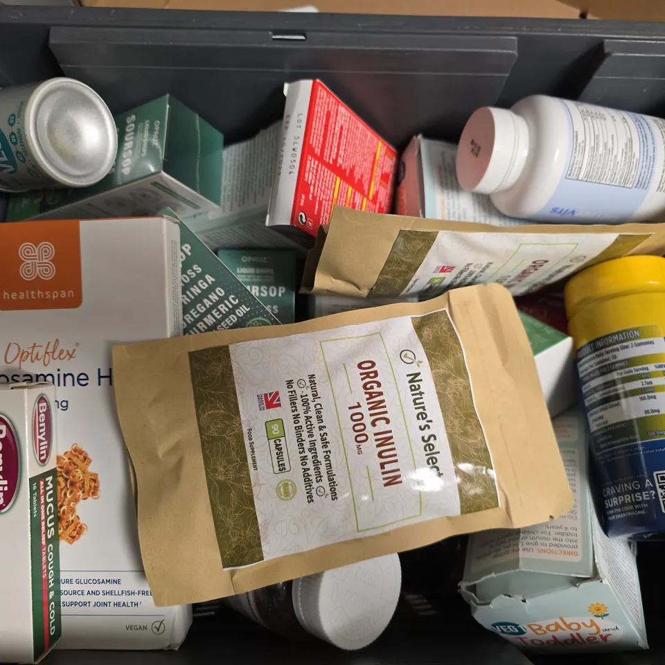 APPROXIMATELY 15 ASSORTED VITAMIN/HEALTH AID PRODUCTS TO INCLUDE WELLGARD SHILAJIT GUMMIES, SLEEP MELATONIN GUMMIES, BETTERVITS GLUCOSAMINE, ETC - COLLECTION ONLY