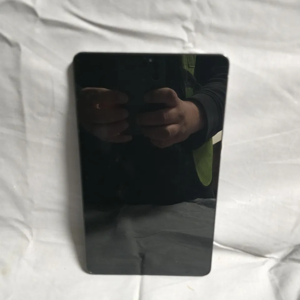 SAMSUNG TABLET – SILVER REAR, SINGLE REAR CAMERA - MODEL UNSPECIFIED 
