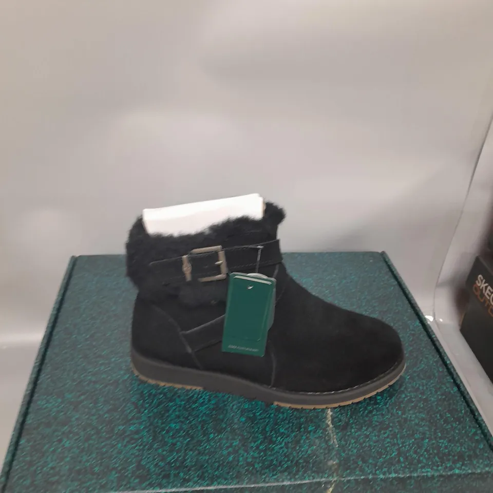 EMU MERAK SUEDE BOOTS - BLACK - SIZE 4