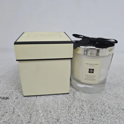 BOXED JO MALONE LONDON ENGLISH PEAR & FREESIA SCENTED CANDLE