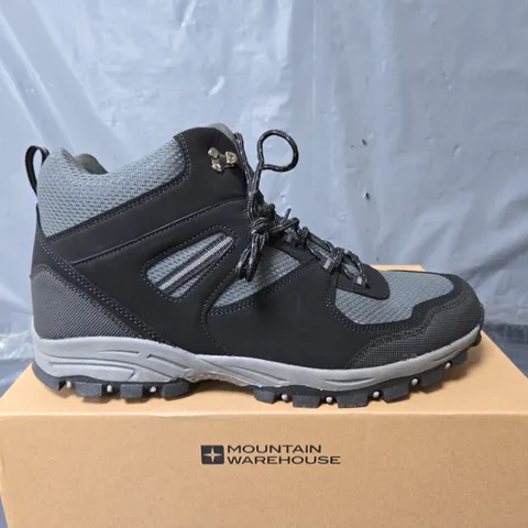 BOXED PAIR OF MOUNTAIN WAREHOUSE MCLEOD WIDE FIT OUTDOOR WALKING BOOTS IN BLACK - UK 13