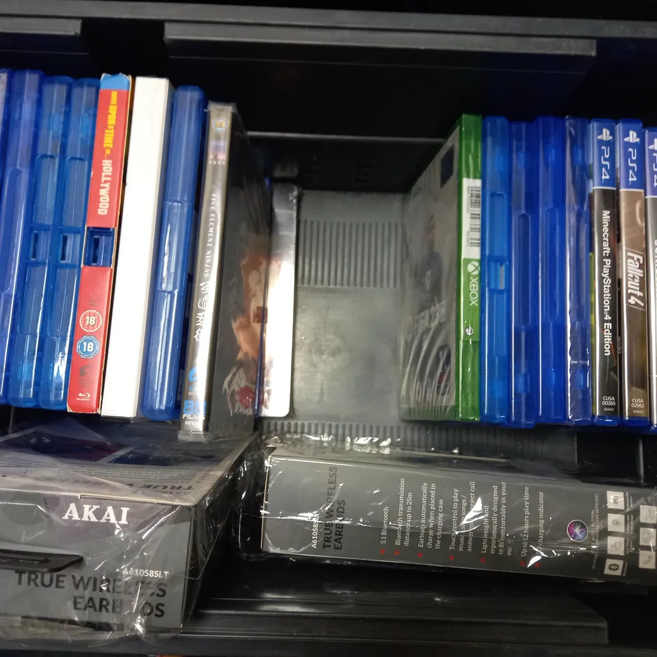 BOX OF APPROX 20 ITEMS TO INCLUDE ASSORTED PS4 GAMES, XBOX ONE GAMES AND BLU-RAY DVDS