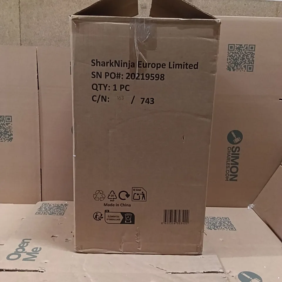 BOXED SHARK FLEXBREEZE PRO MIST INDOOR AND OUTDOOR PEDESTAL FAN FA300UK