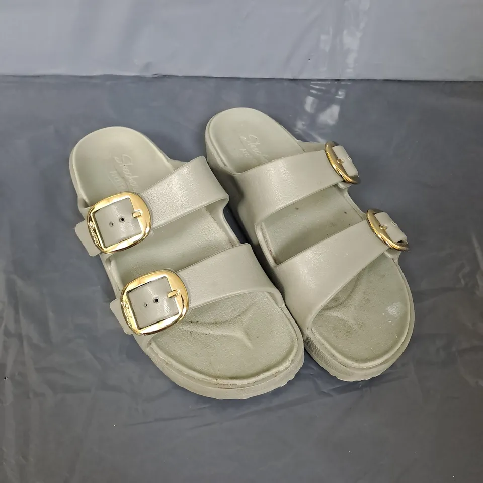 SKECHERS ARCH FIT CALI BREEZE 2.0 GOLD STAR SLIDE SANDAL - 6