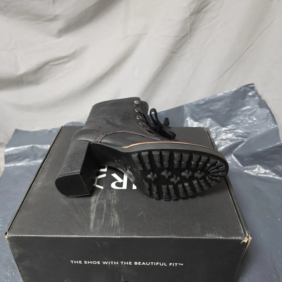 NATURALIZER  BLACK LEATHER LACE-UP ANKLE BOOTS – CHUNKY HEEL SIZE 4