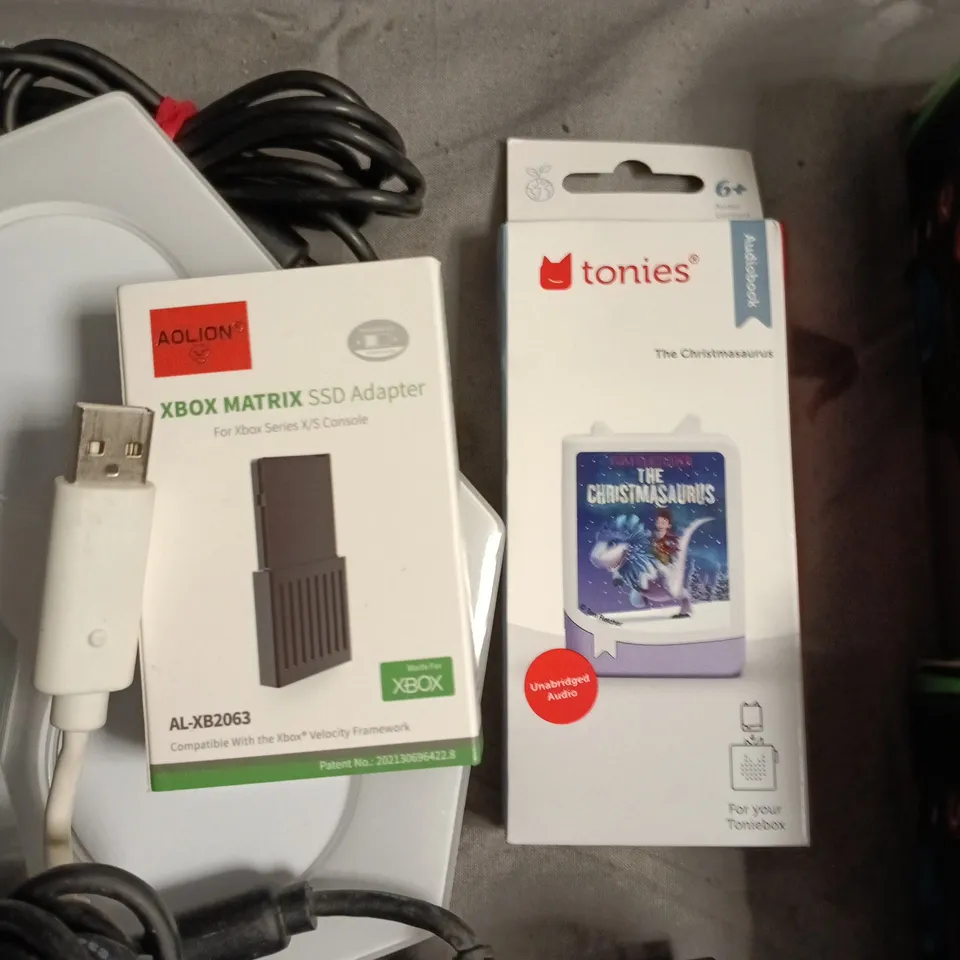 LOT OF 10 ASSORTED TECHITEMS TO INCLUDE CONTROLLERS, TONIES AUDIOBOOK AND DISNEY INFINITY PLATES