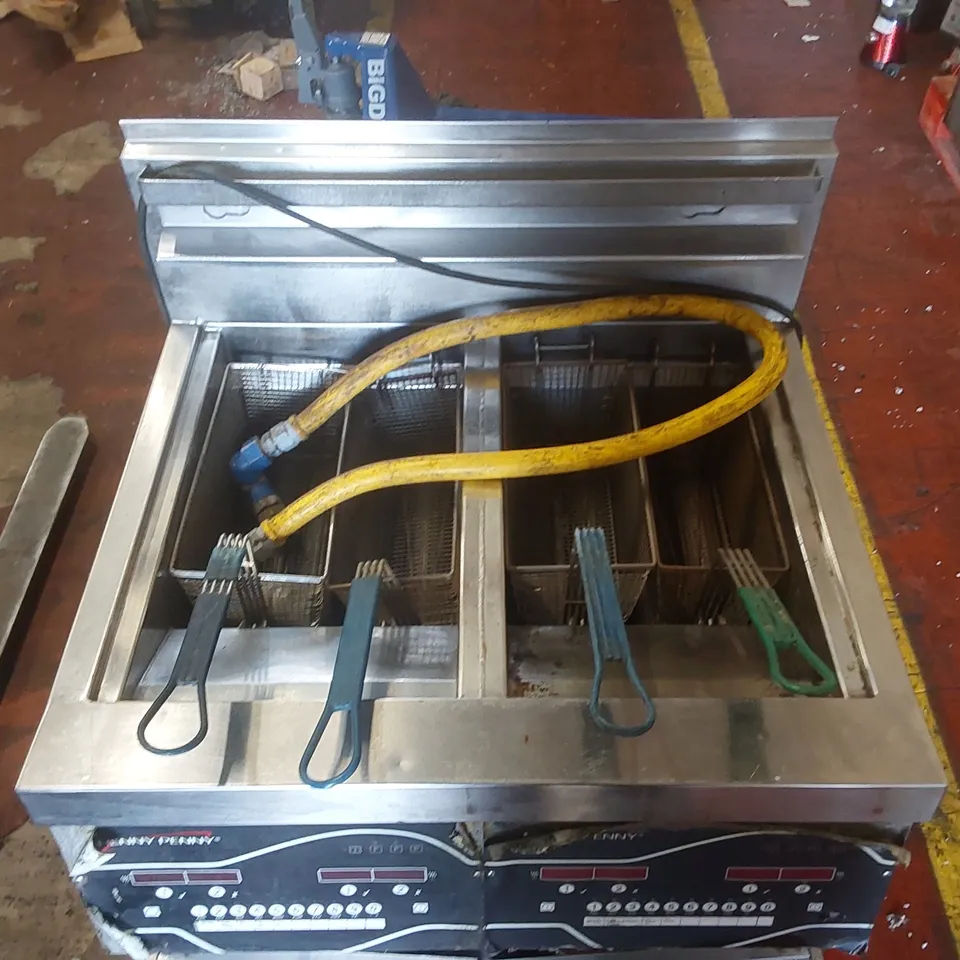 HALF PENNY COMMERCIAL GAS DOUBLE DEEP FRYER