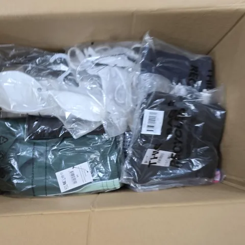 BOX OF APPROX 20 ASSORTED CLOTHING ITEMS
