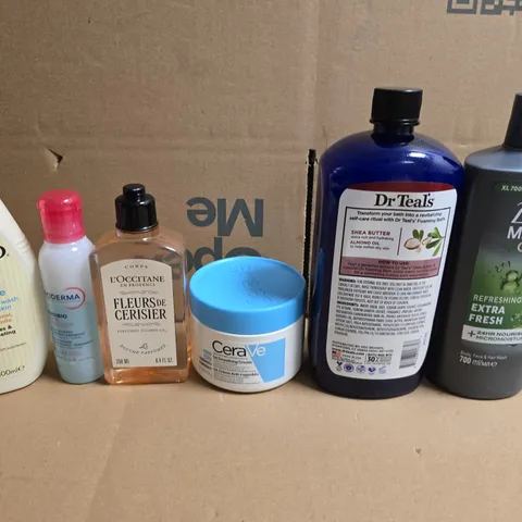 APPROXIMATELY 15 ASSORTED HEALTH & BEAUTY PRODUCTS TO INCLUDE SHAMPOOS, DOVE AND AVEENO